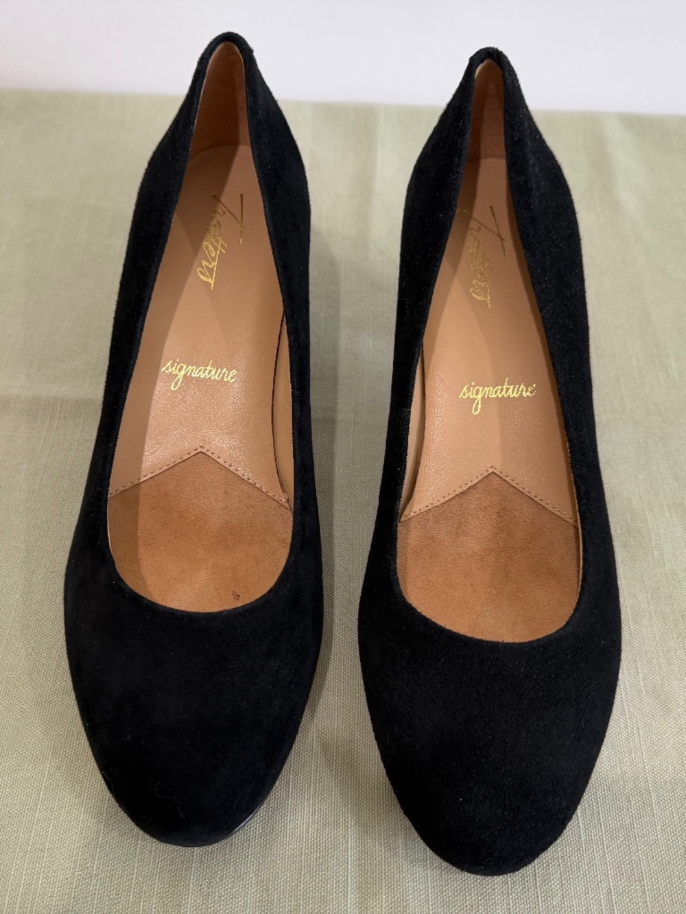 Trotters Signature Penelope Black Suede 8.5 W Round Toe Slip On Pumps